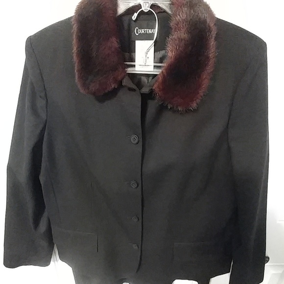 Black wool 2 piece suit w faux fur collar, skirt - Picture 8 of 8